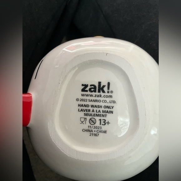 Hello Kitty ceramic mug- bow handle - Picture 3 of 9